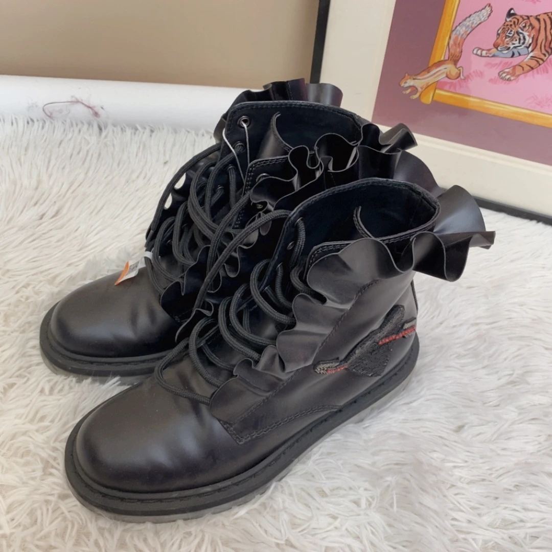 95新 Valentino/华伦天奴 麦殿/高帮皮鞋黑色36码/250405VHHXY17