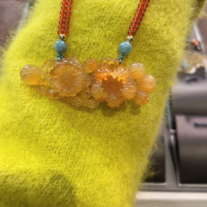 蛇纹石玉颈饰未镶嵌