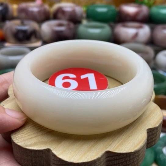 未镶嵌手镯石英质玉