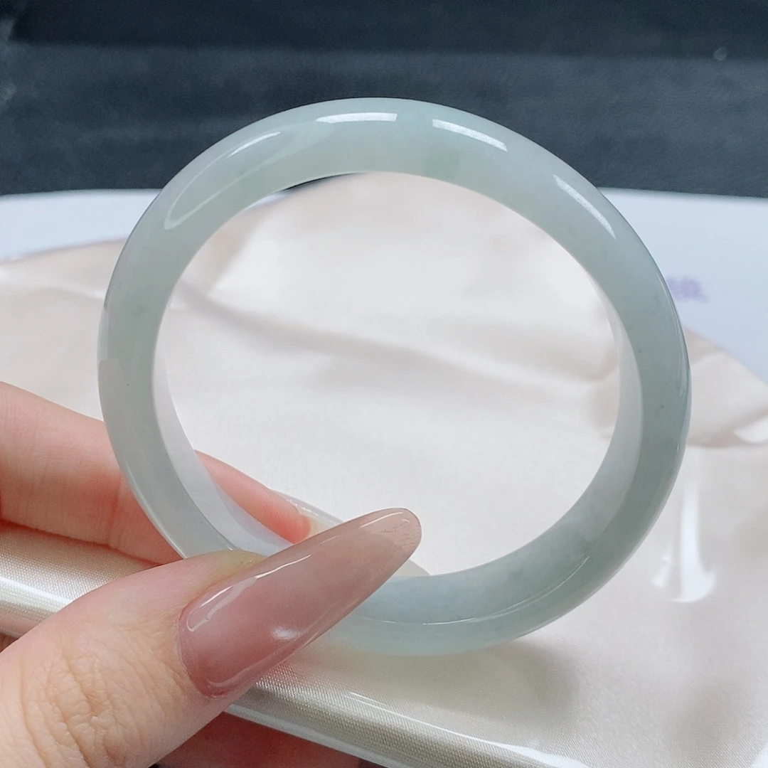 【闪购商品】未镶嵌手镯（贵妃镯）翡翠521号