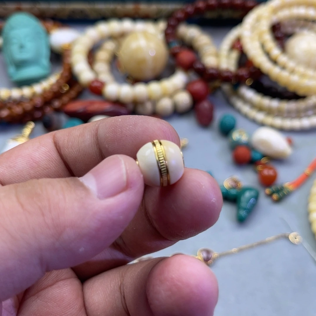 琥珀未镶嵌珠宝奇石90