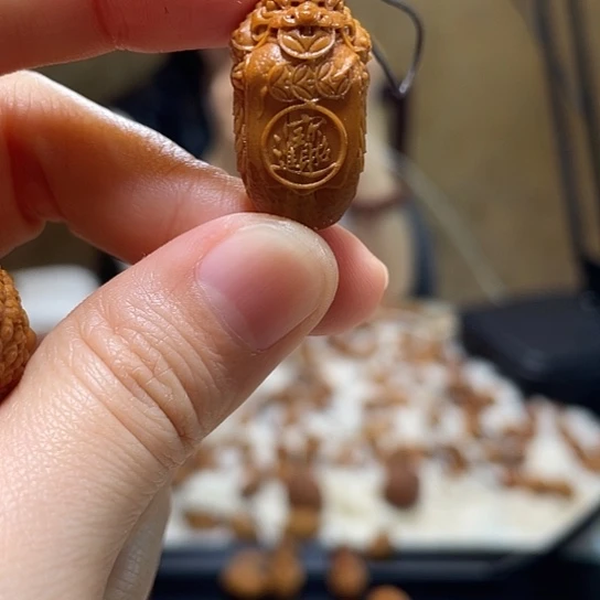 手串/手链橄榄核金蝉