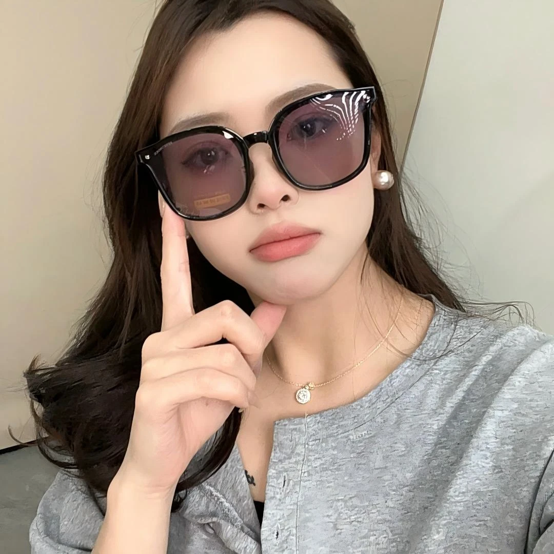 乌梅子酱2025新款可折叠墨镜女高级感偏光太阳镜眼镜男防紫外线女