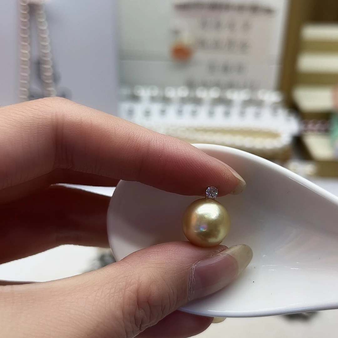 18K金镶嵌颈饰海水珍珠