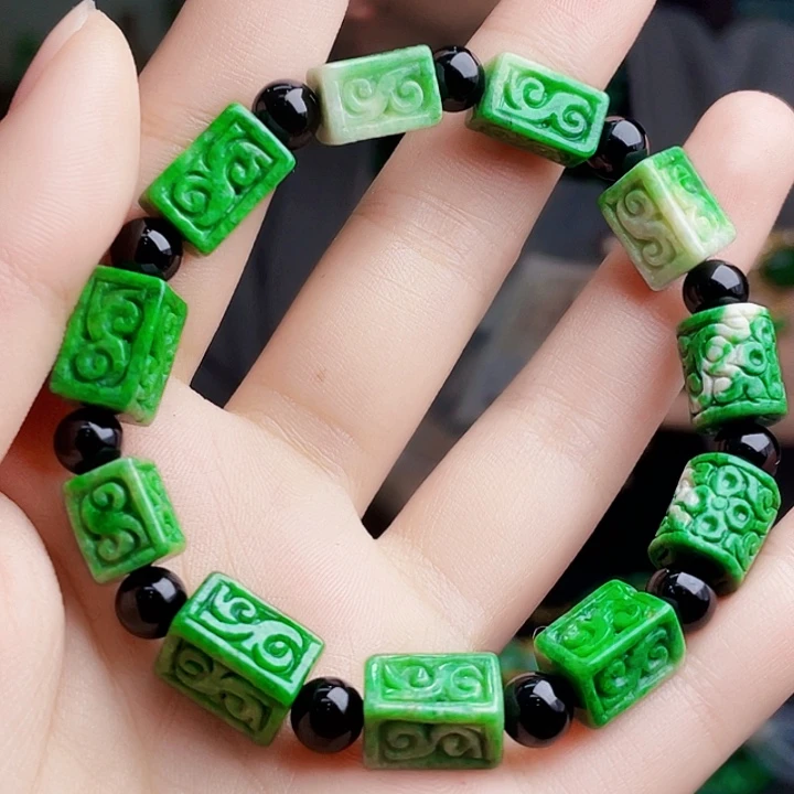 翡翠未镶嵌颈饰多样性