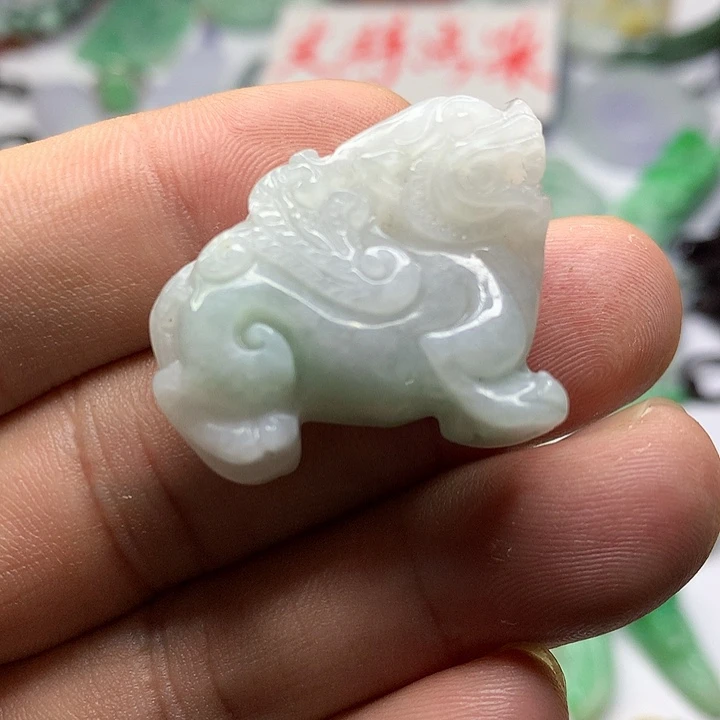 翡翠未镶嵌吊坠(赠链)