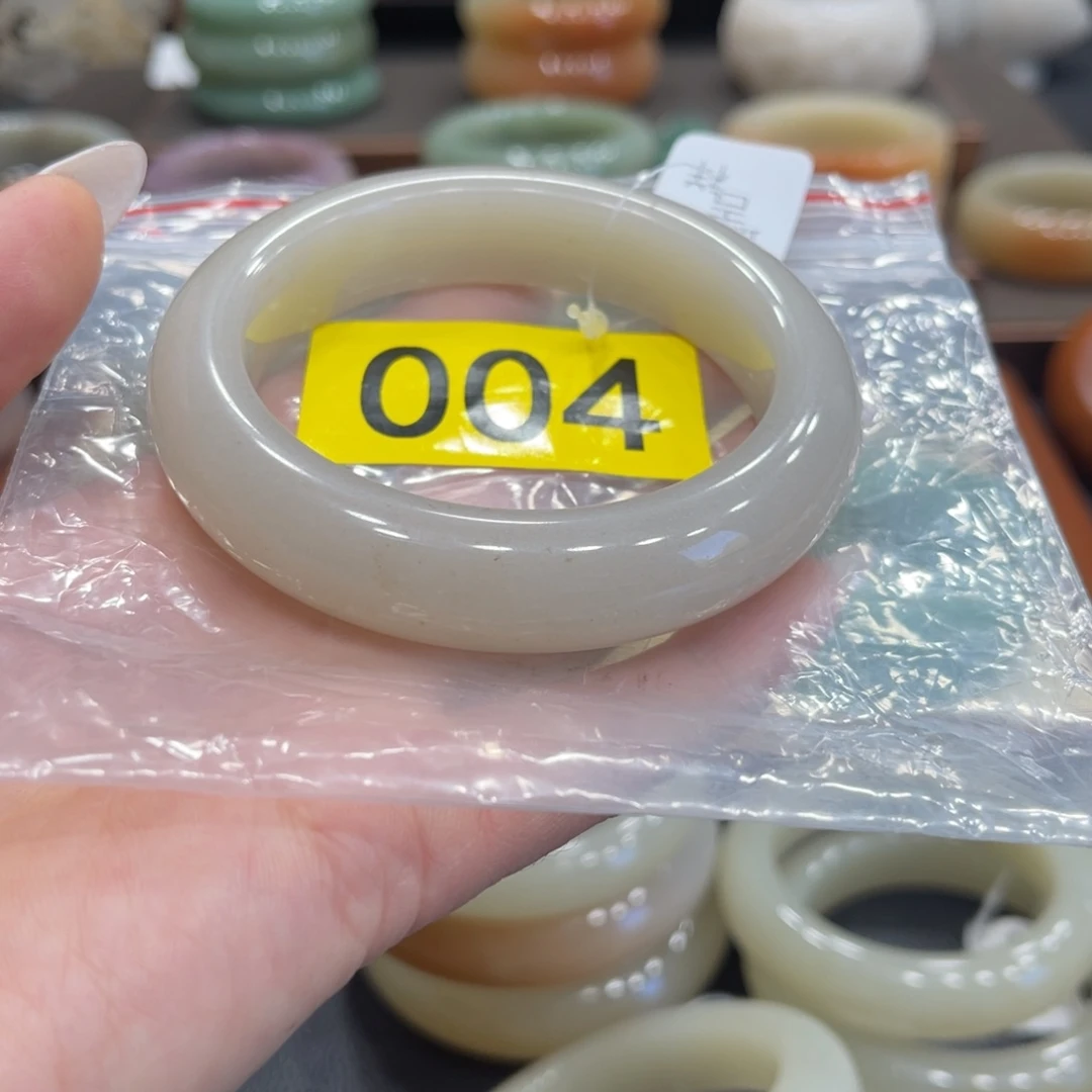 石英质玉手镯未镶嵌一*糖