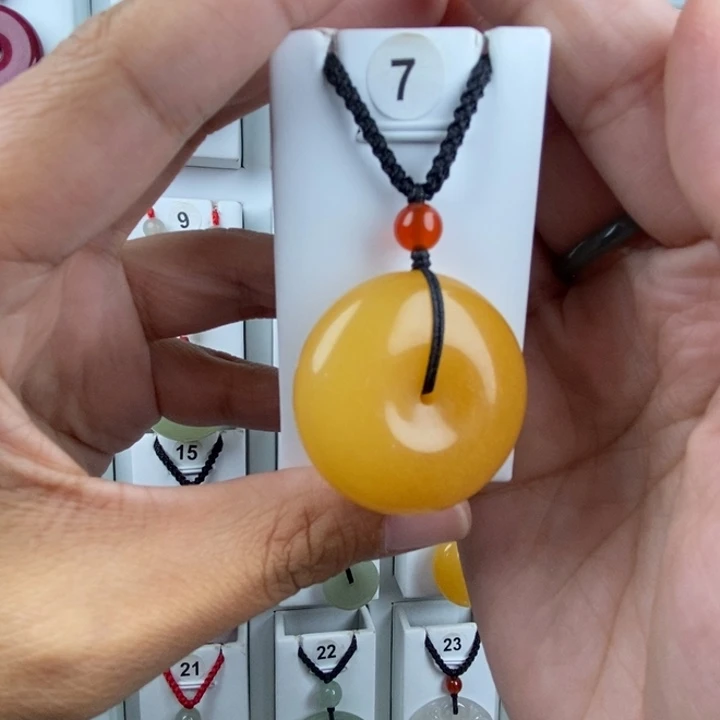 石英质玉未镶嵌颈饰