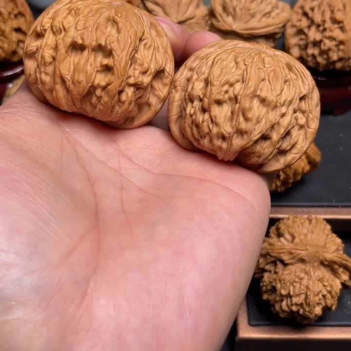 文玩核桃把件狮虎兽