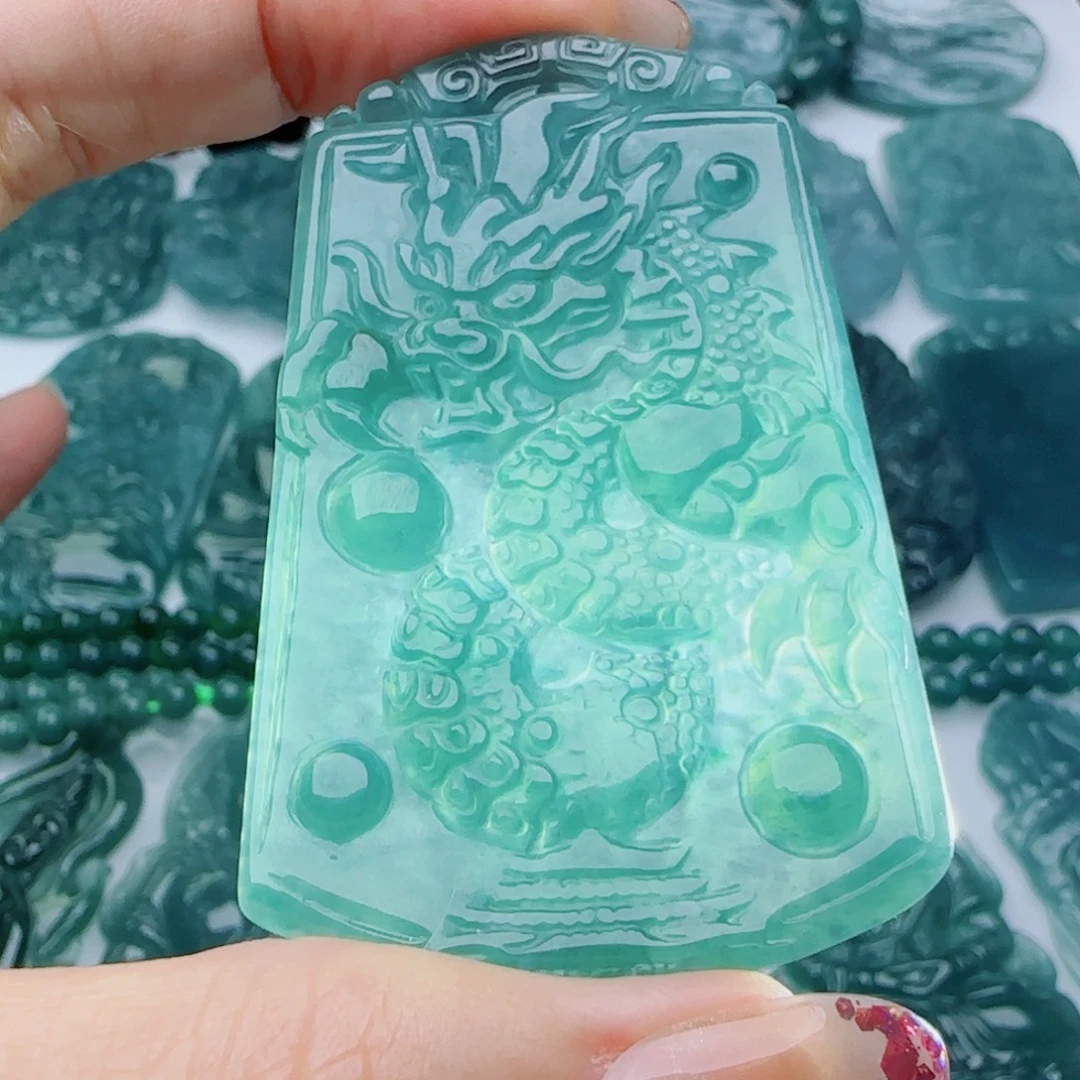翡翠未镶嵌颈饰多样性发货天然的A货翡翠
