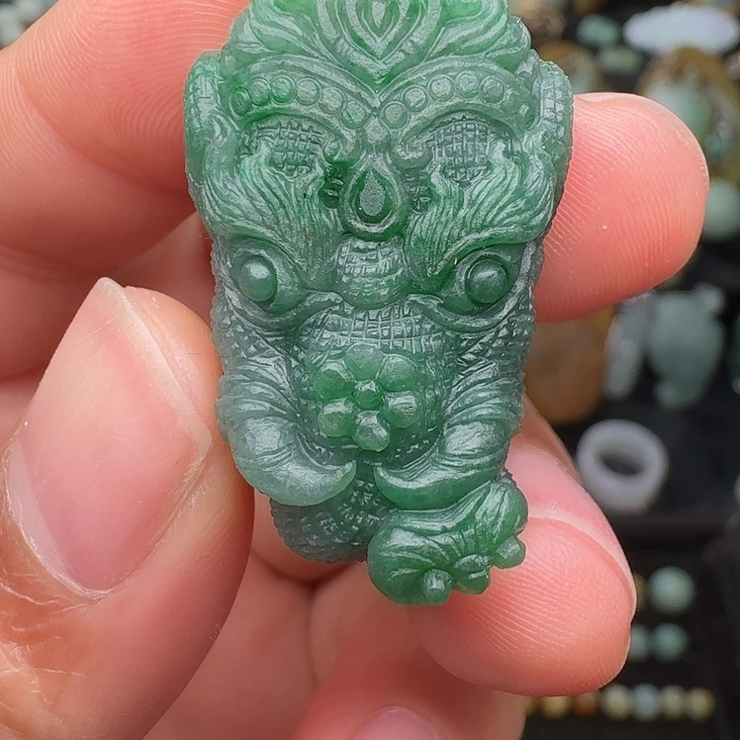 翡翠未镶嵌颈饰翡翠