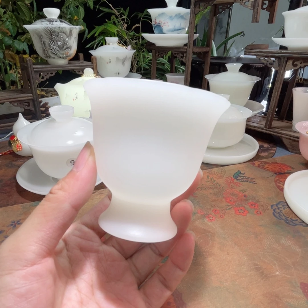 冰晶饶玉高足瘦花口杯