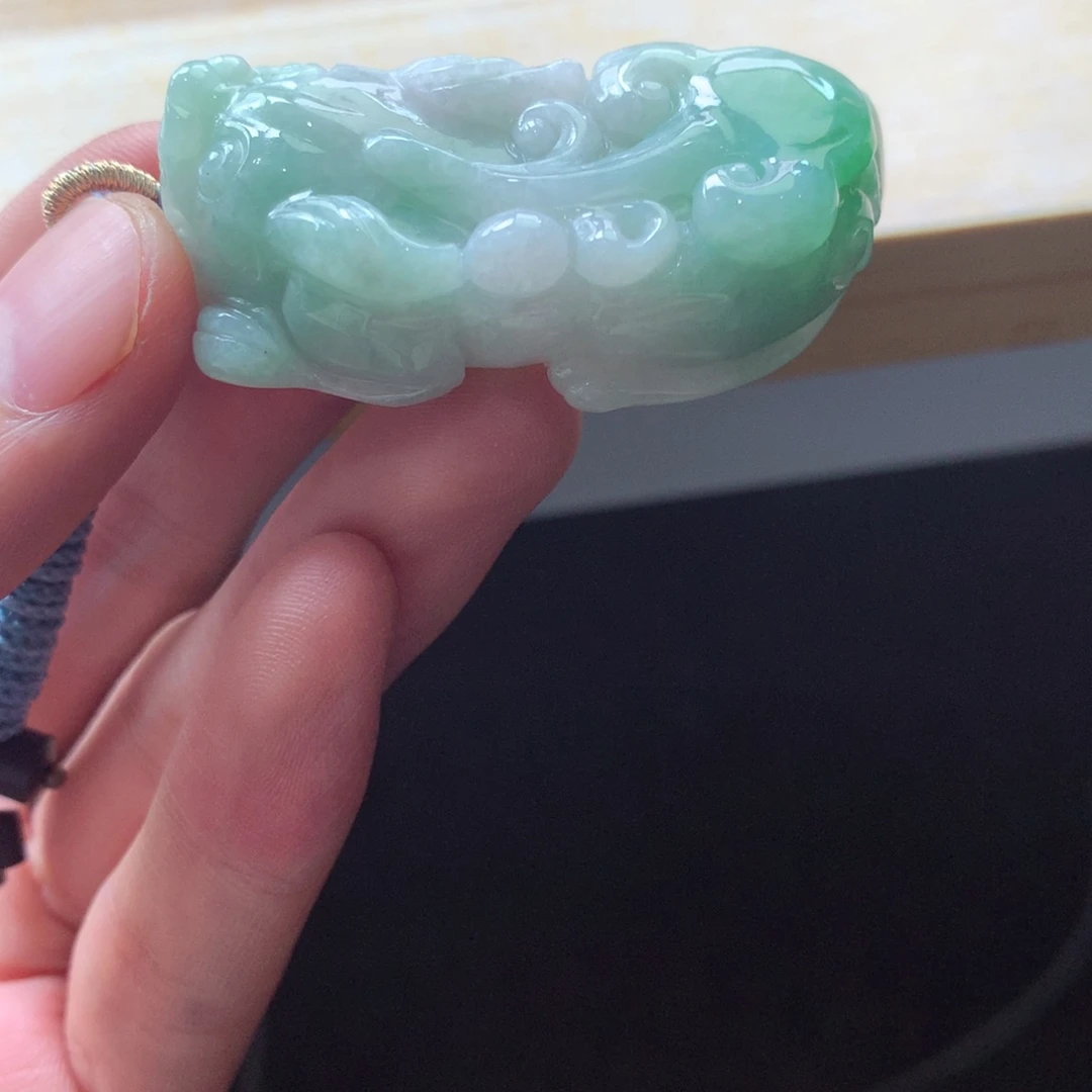 翡翠颈饰未镶嵌吊坠