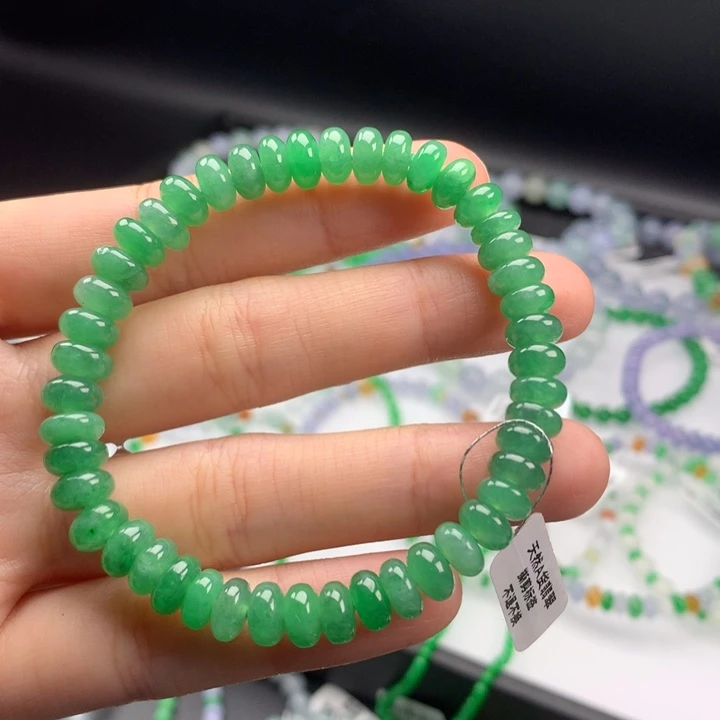 翡翠手镯未镶嵌翡翠