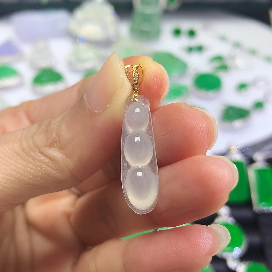 翡翠18K金镶嵌套链吊坠