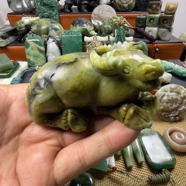 独山玉未镶嵌珠宝半成品