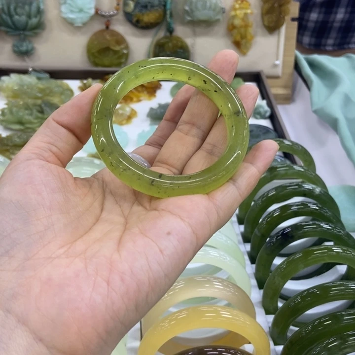 岫玉未镶嵌岫玉圆镯