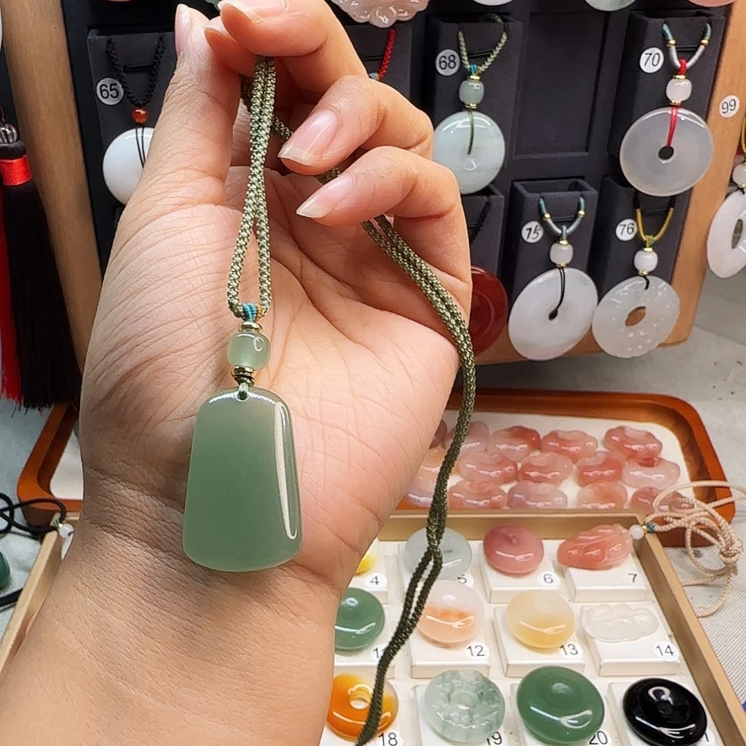 石英质玉未镶嵌颈饰