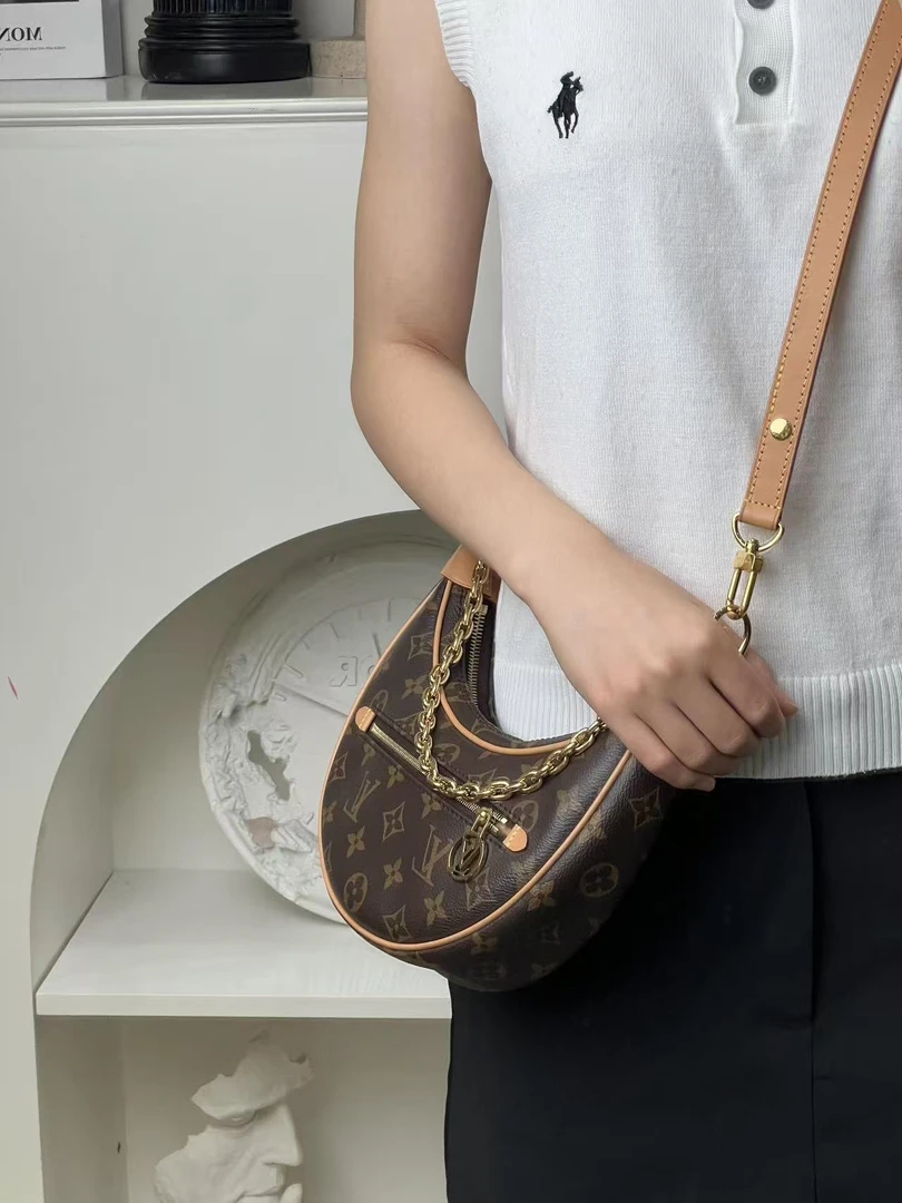 95新 LouisVuitton/路易威登 月牙老花腋下包/甄选