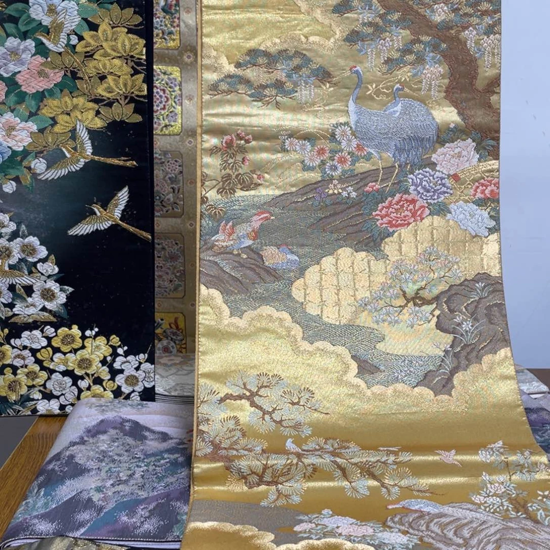 织绣织锦缎。织锦缎。