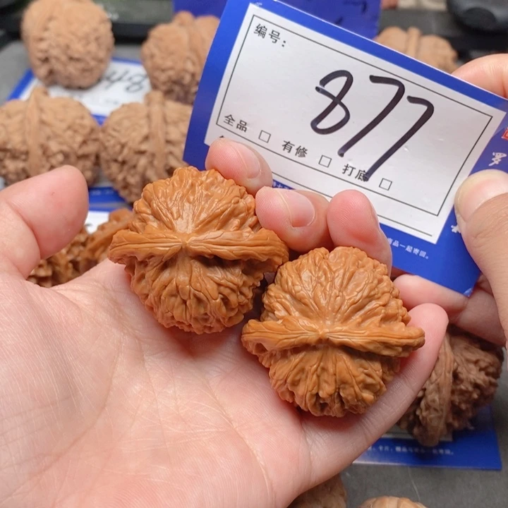 把件桃核40白狮子877号牌