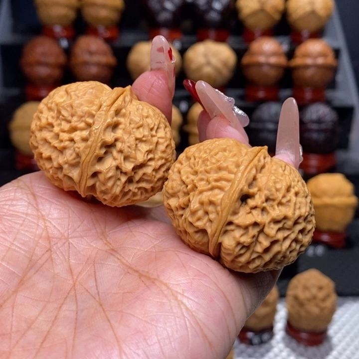 文玩核桃把件珊瑚元宝57号