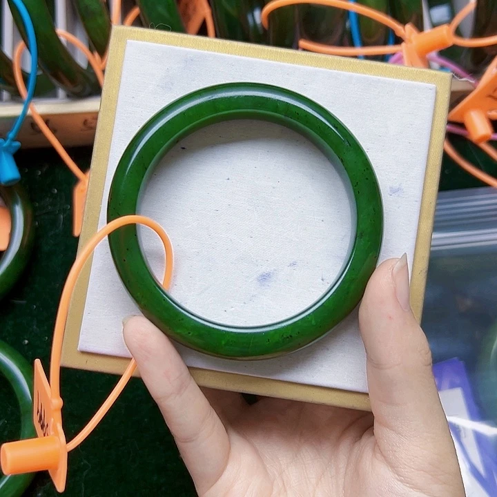 我***宝和田玉（碧玉）未镶嵌手镯