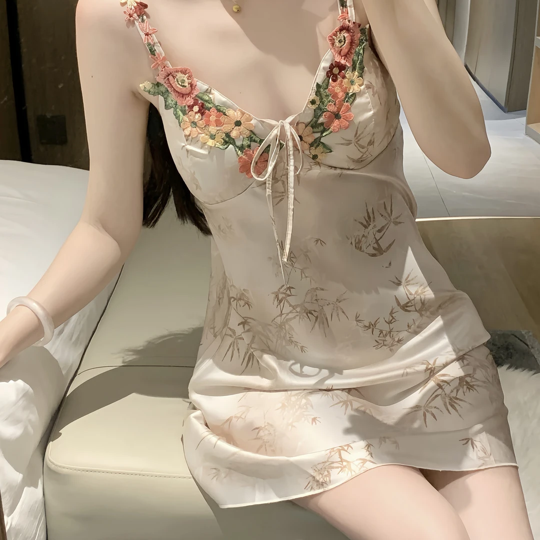 维多利亚国风碎花吊带冰丝睡裙女款夏季2025新款高级感带胸垫睡衣