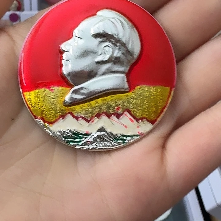 国***柱其他普通金属红色收藏纪念章