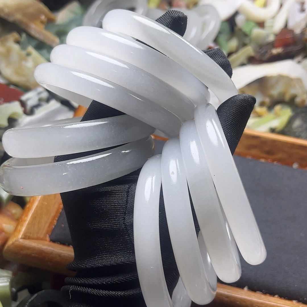 和田玉未镶嵌颈饰千****行