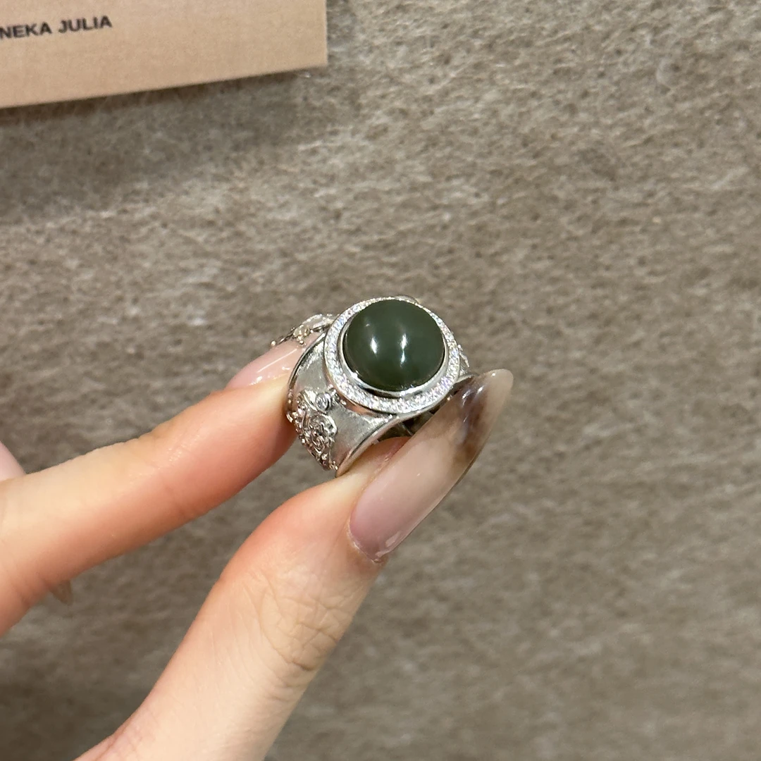 925银戒指 J12902绿色圆珠浮雕拉丝宽戒指