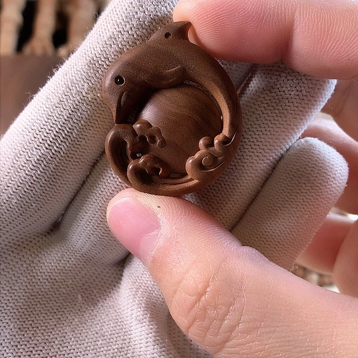 檀香木吊坠海豚镶嵌吊坠