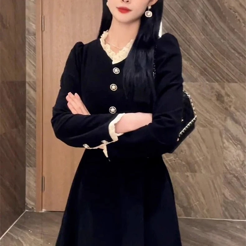 法式名媛风a字连衣裙女初秋新款高级感气质收腰显瘦假两件小黑裙