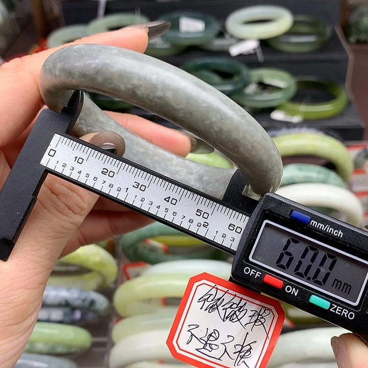 蛇纹石玉手镯未镶嵌432