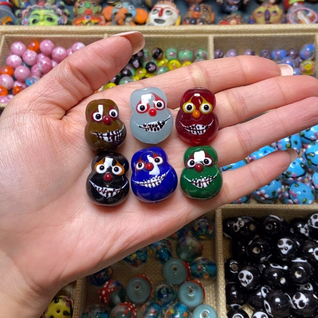 琉璃颈饰小恶魔一只