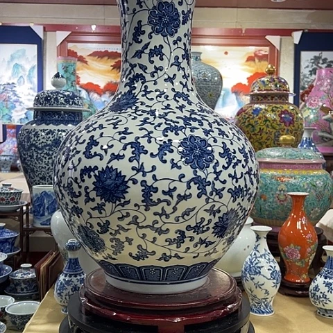 仿古青花赏瓶一个