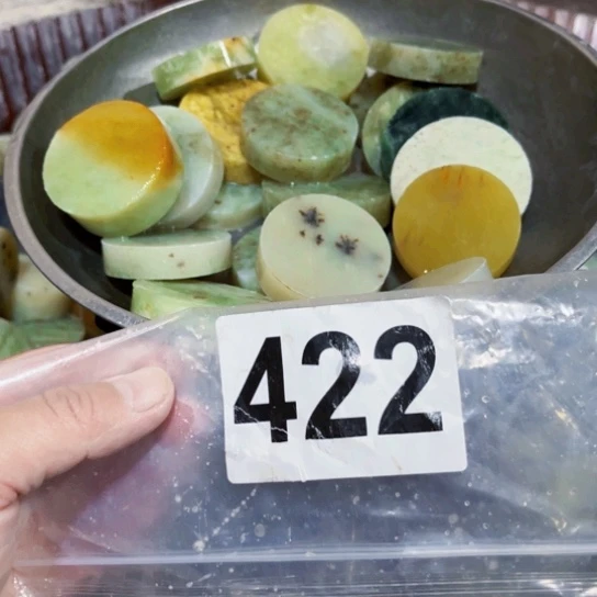 未镶嵌蛇纹石玉珠宝奇石