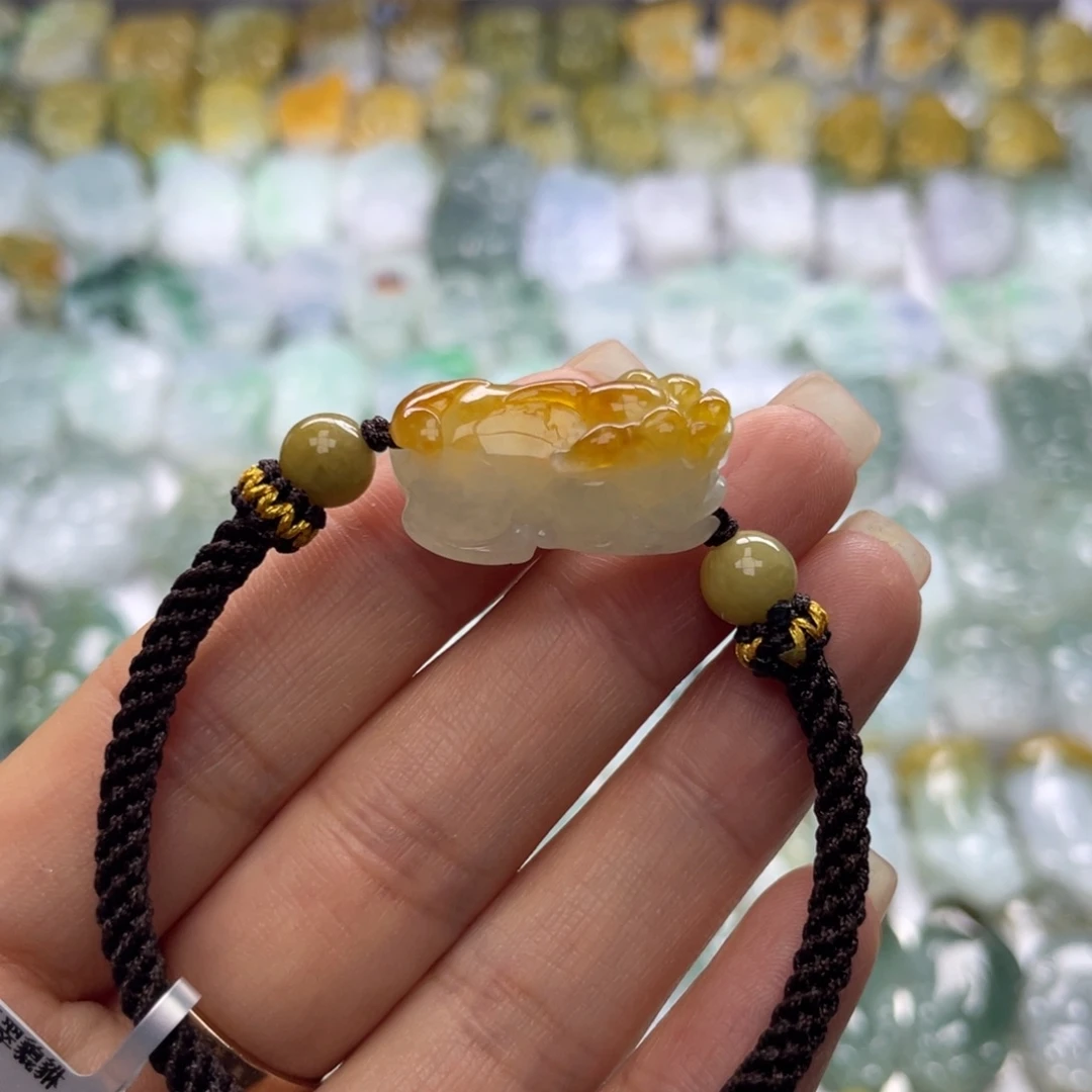 翡翠未镶嵌颈饰貔貅