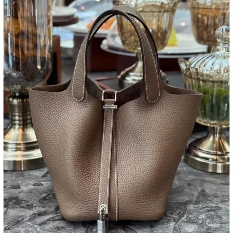 2025春夏新款简约时尚百搭腋下斜跨单肩水桶手提包