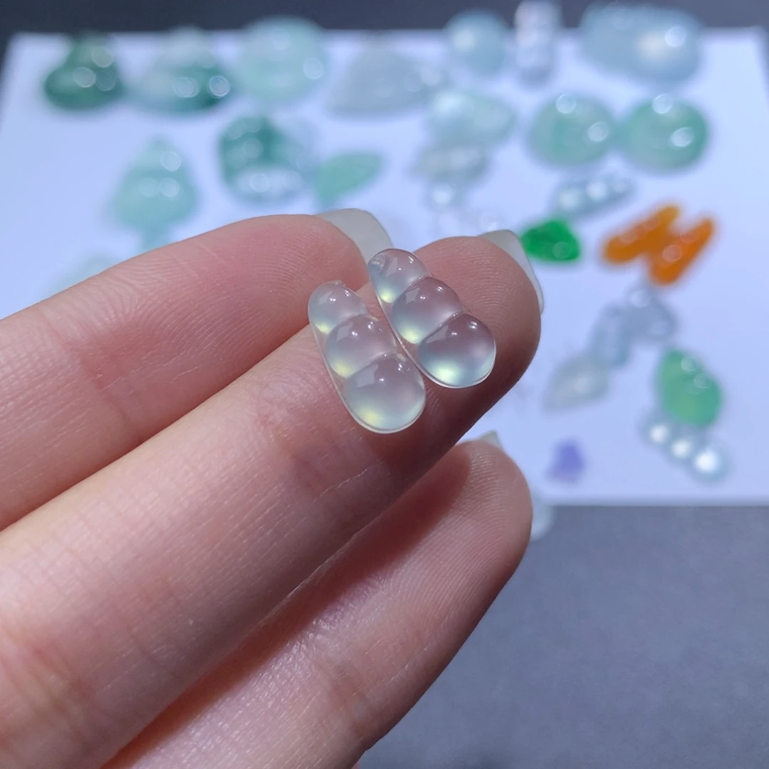 翡翠颈饰未镶嵌11.7 6.0 2.7