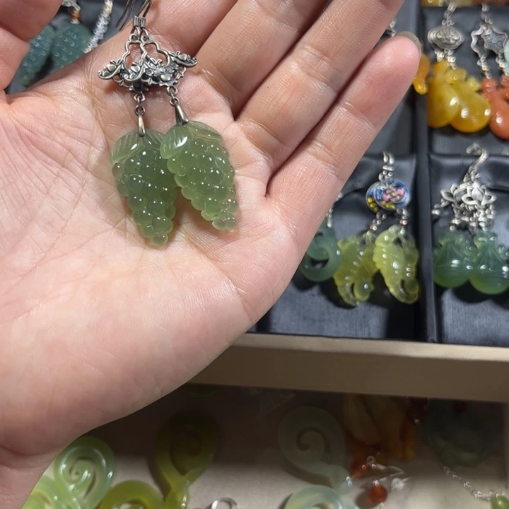 蛇纹石玉耳饰未镶嵌