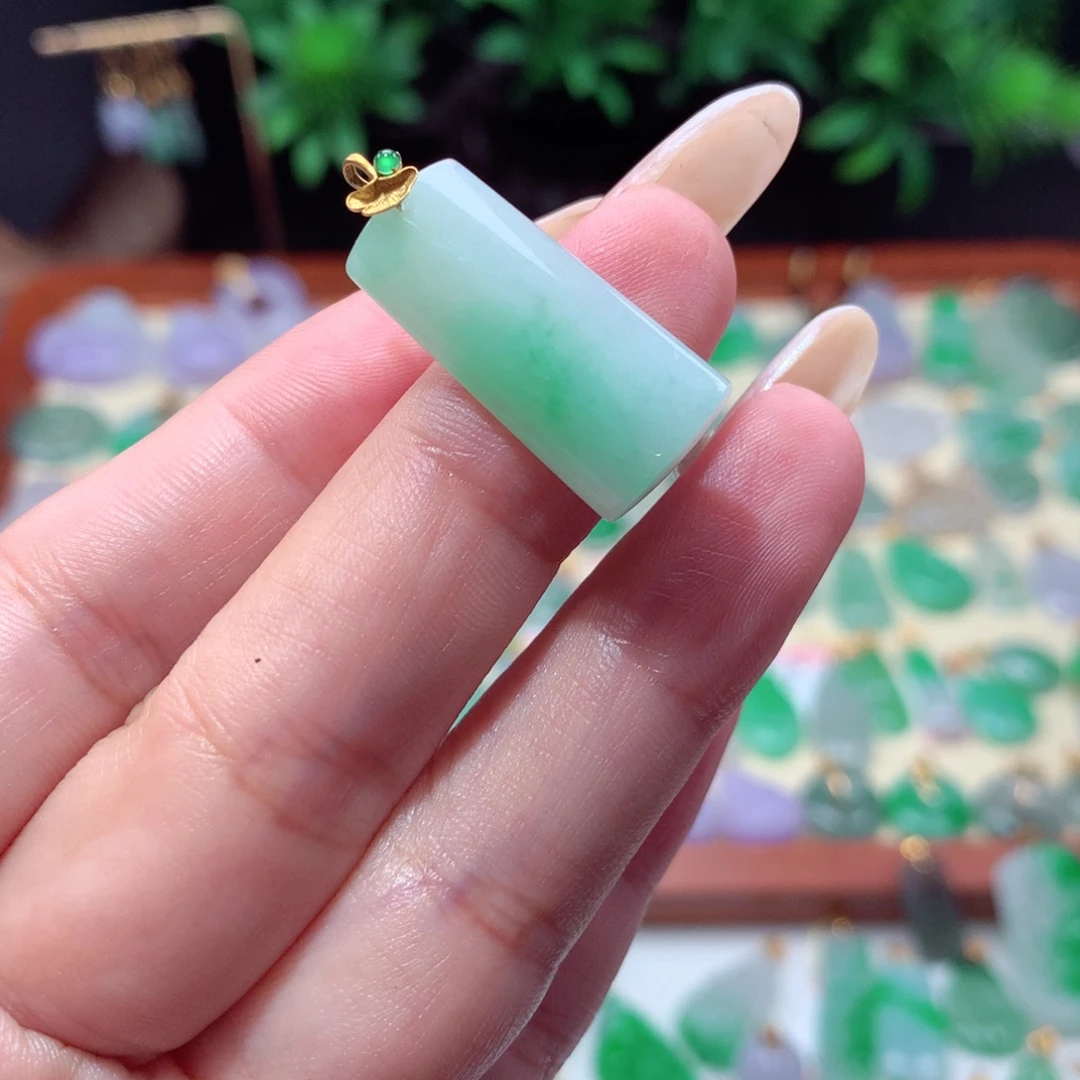 吊坠(不含链)18K金镶嵌翡翠