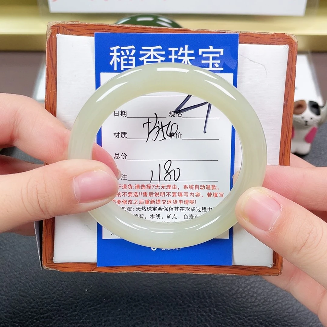 和田玉手镯未镶嵌