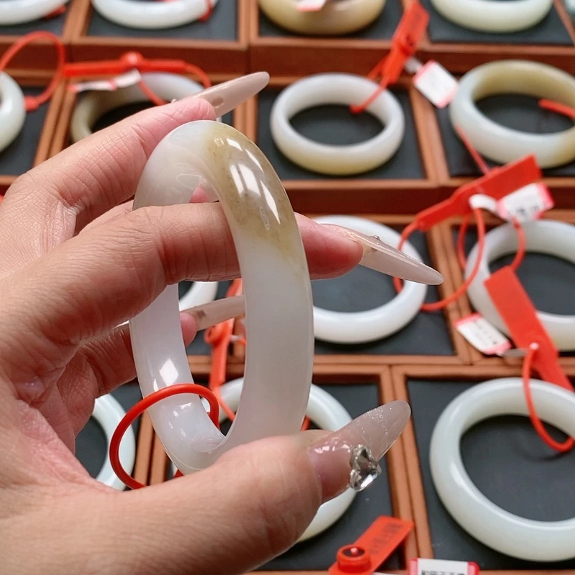 【闪购商品】未镶嵌手镯和田玉