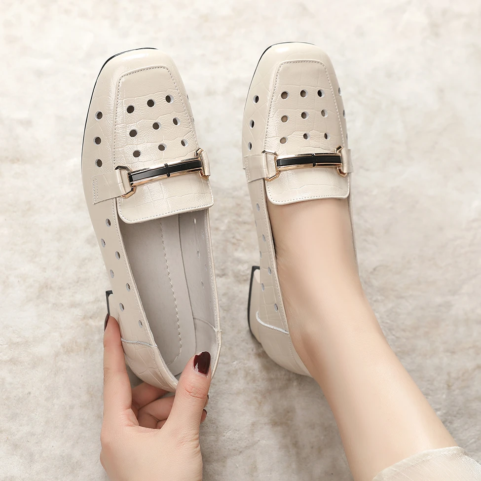 夏季皮鞋妈妈凉鞋真皮软底洞洞平底中老年乐福软底中年镂空单鞋