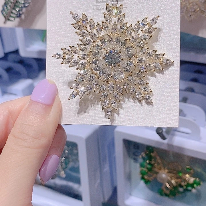 锆石铜合金雪花胸针
