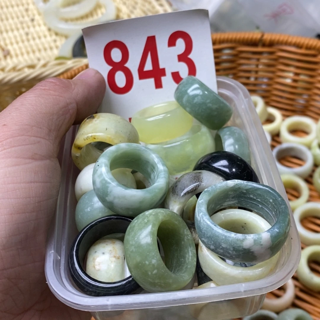 蛇纹石玉挂坠未镶嵌