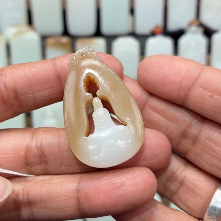 和田玉未镶嵌颈饰