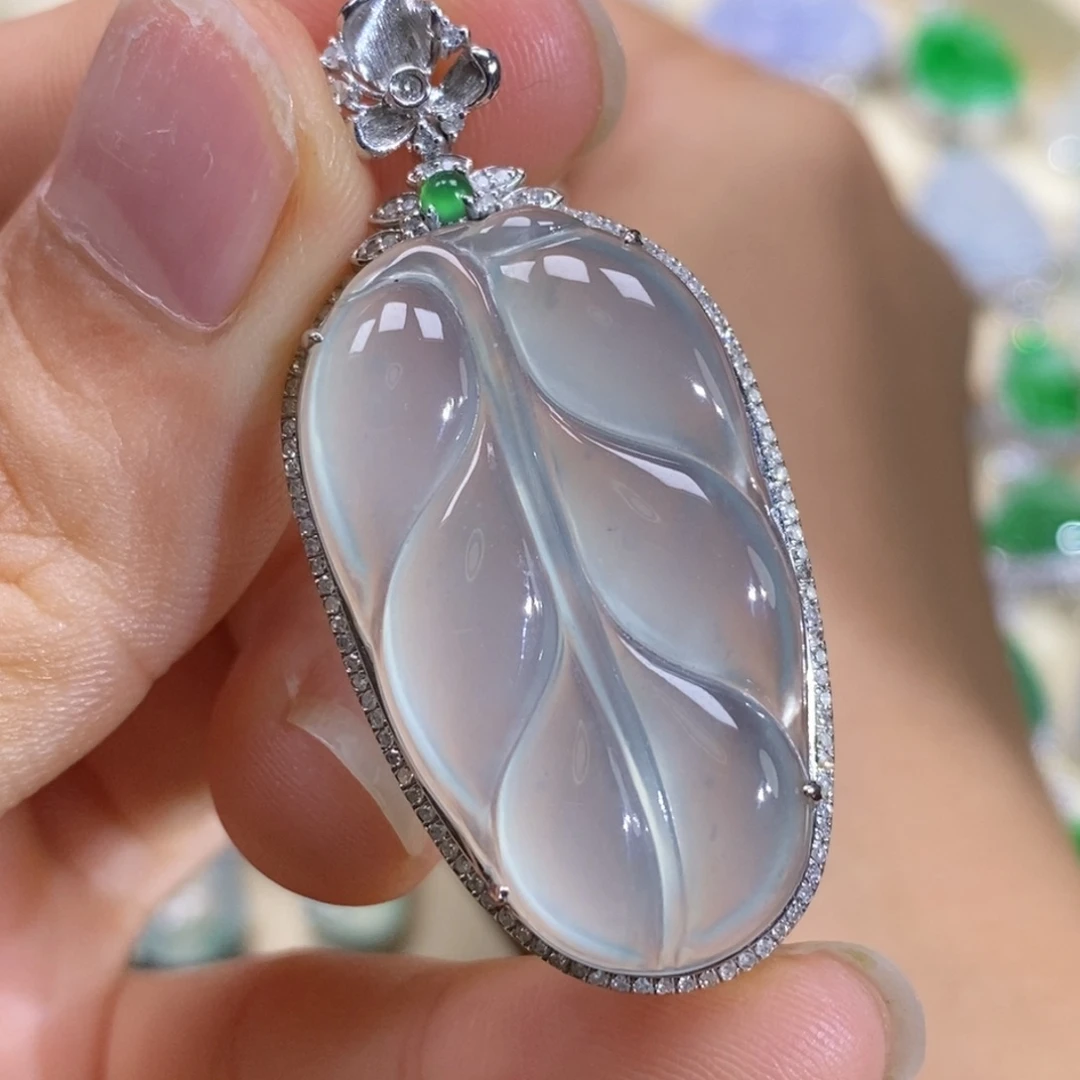 颈饰18K金镶嵌翡翠