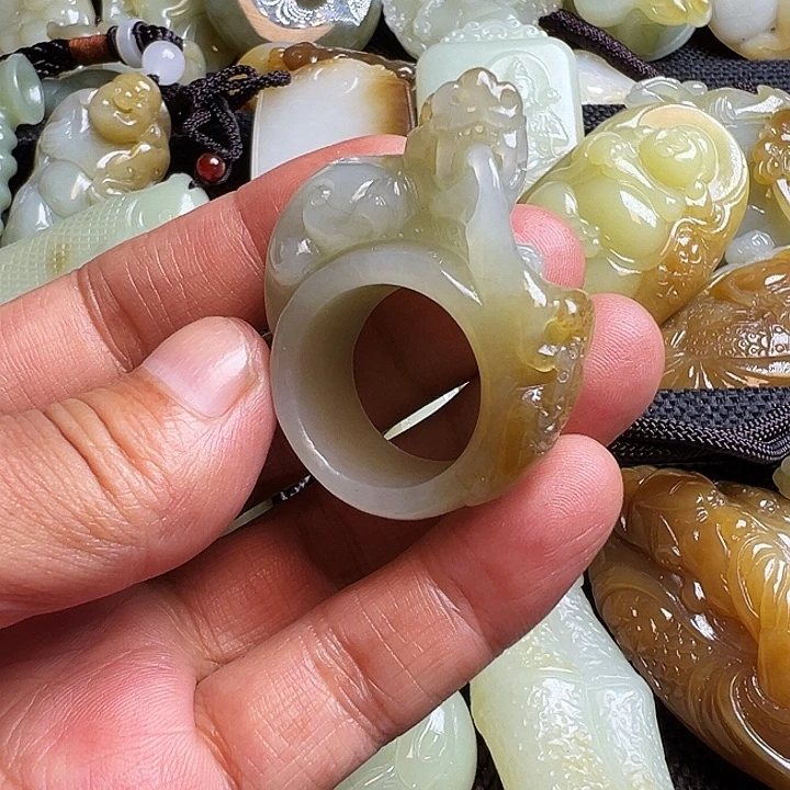 毛***影和田玉未镶嵌吊坠(不含链)